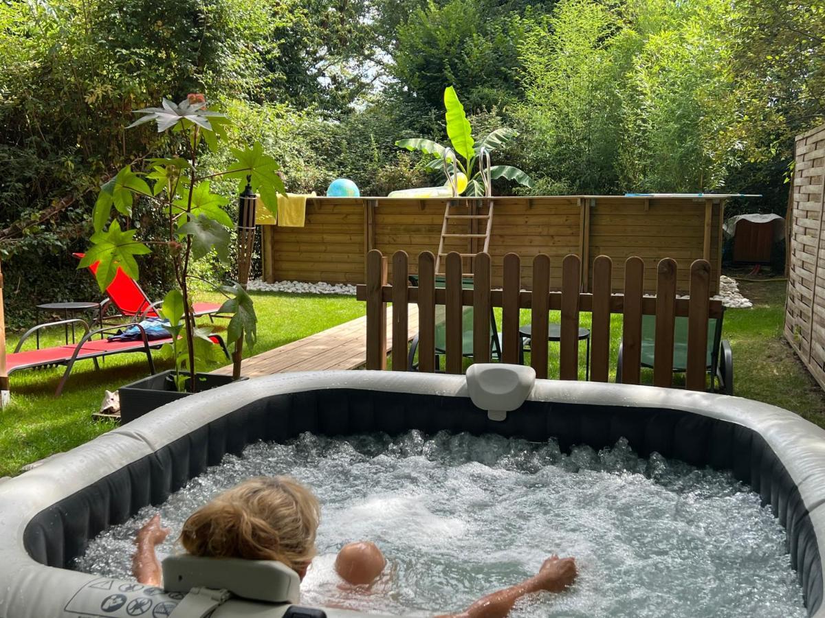 Villa The Dordogne Huts With Private Pool And Jacuzzi à Payzac  Extérieur photo